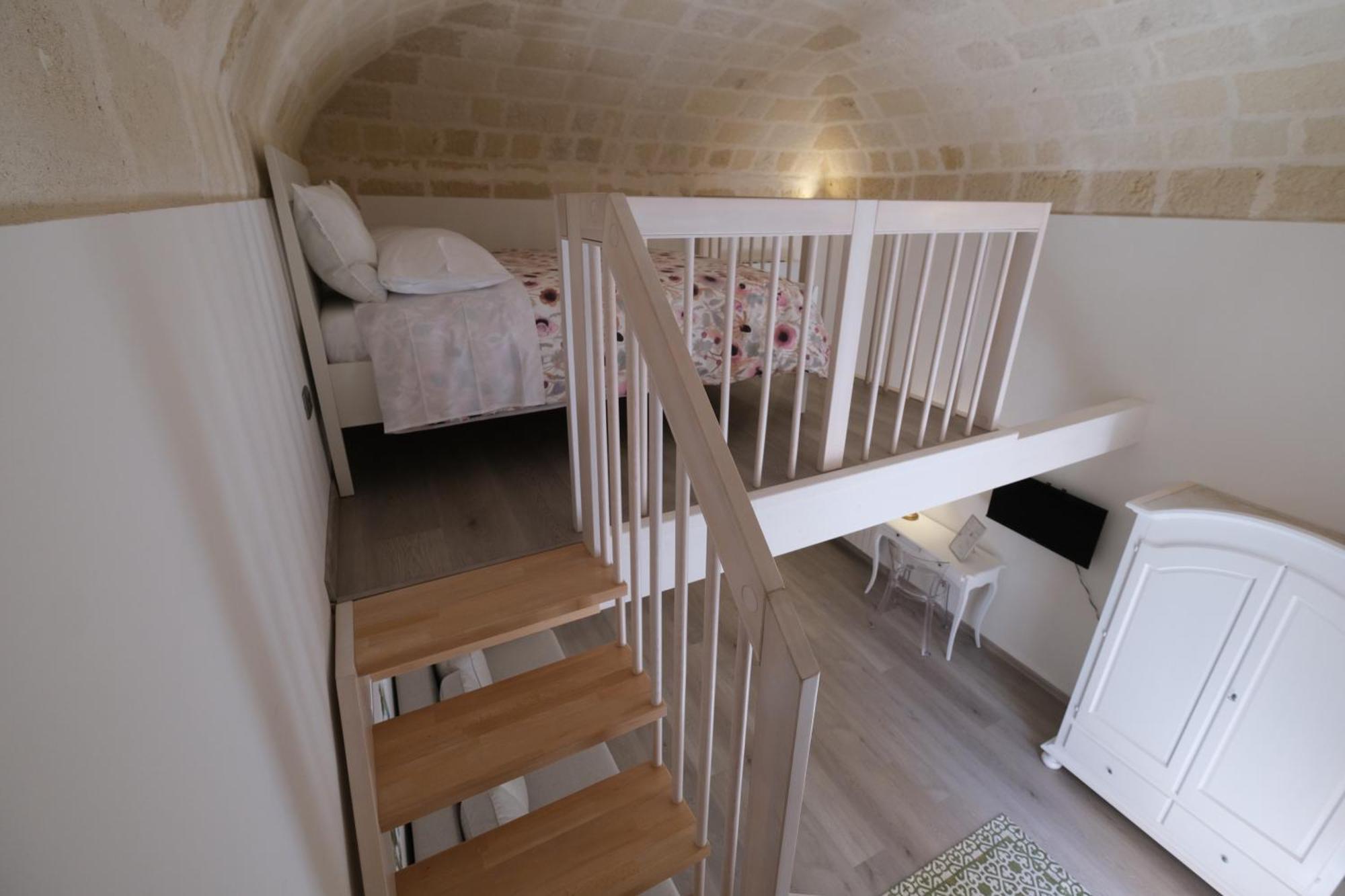 Hotel Il Poggiolo Fiorito Taranto Esterno foto