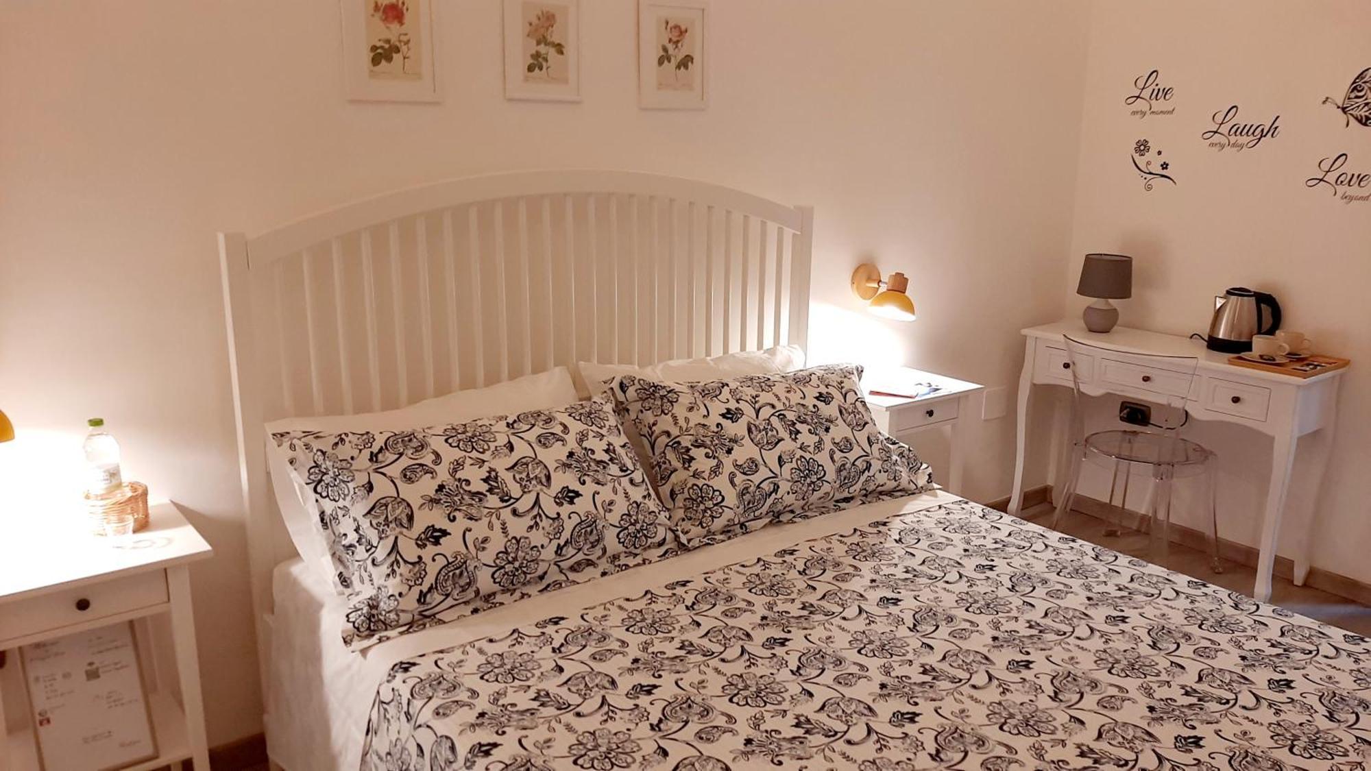 Hotel Il Poggiolo Fiorito Taranto Esterno foto